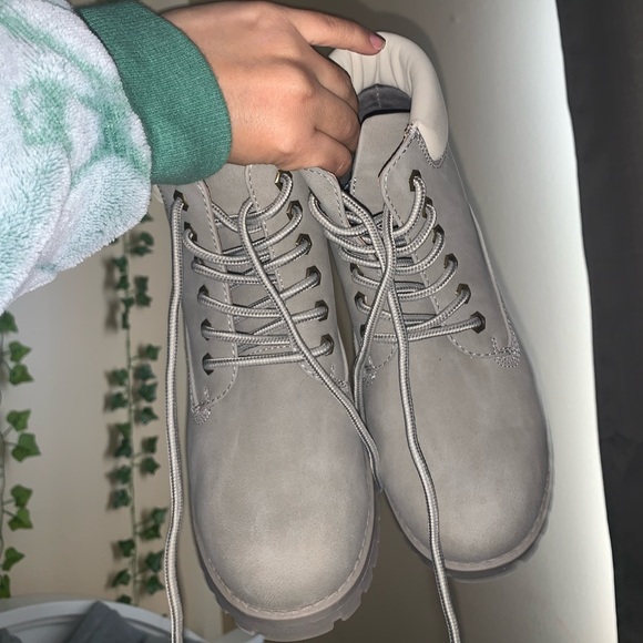 SOLD DO NOT BUY‼️GRAY BOOTS🤍 - Picture 2 of 3